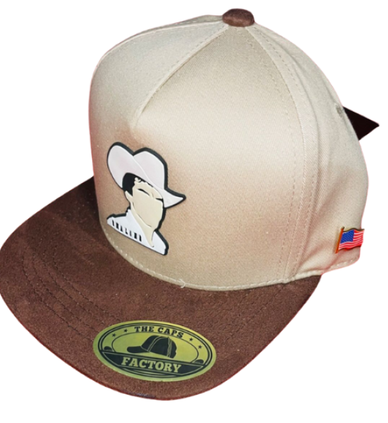 Gorra "bélica" con imagen frontal y pin de Estados Unidos