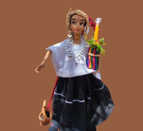 Muñeca con Indumentaria de Chahal, del Departamento de  Alta Verapaz