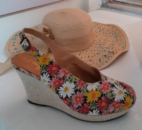 Alpargatas con Diseño de  Flores