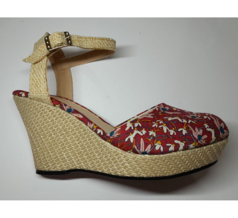 Alpargatas Rojas con Diseño Floral