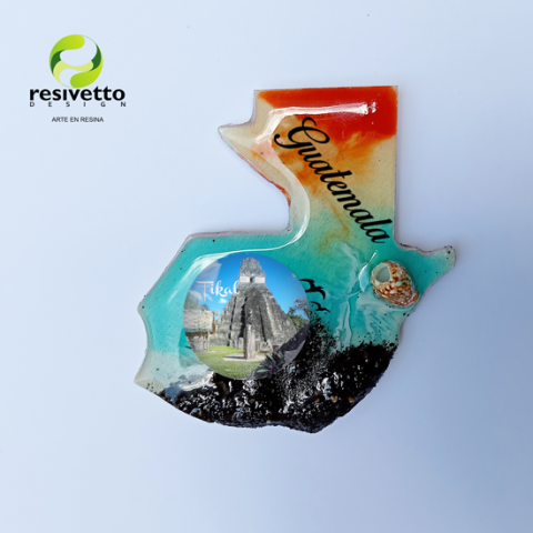 Magnético mapa de Guatemala con paisaje de Tikal, en resina y madera
