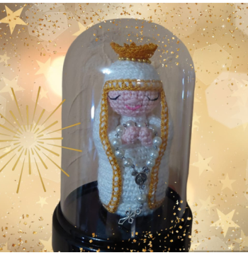 Amigurumi, mini Virgen María en cúpula