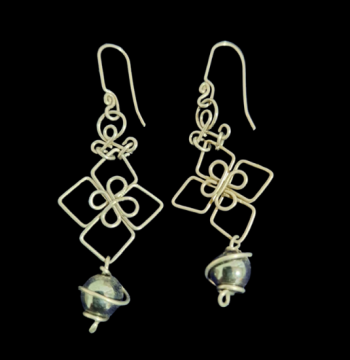 Aretes en alambre y piedra acerina