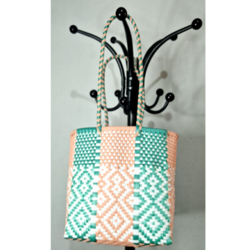 Bolso en tonos verde con salmón