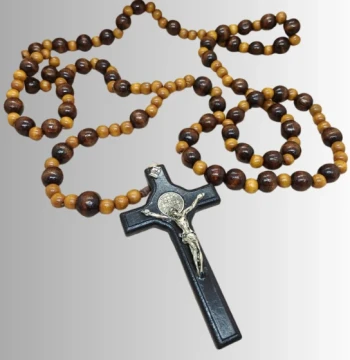 Rosario de madera con crucifijo medalla San Benito 1 metro