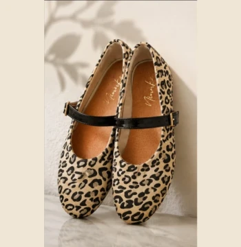 Zapatos estilo Mary Jane con diseño animal print