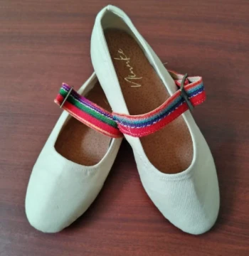 Mary Jane de lona cruda con cincho típico talla 38