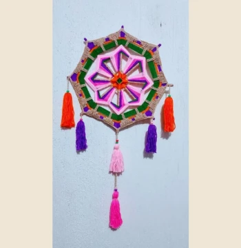 Mandala Artesanal Tejido y Bordado con flecos