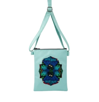 Bolso crossbody mediano con güipil tejido a mano modelo 1
