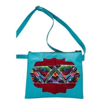 Bolso crossbody mediano con güipil tejido a mano modelo 2