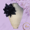 Broche de solapa con diseño de flor - negro