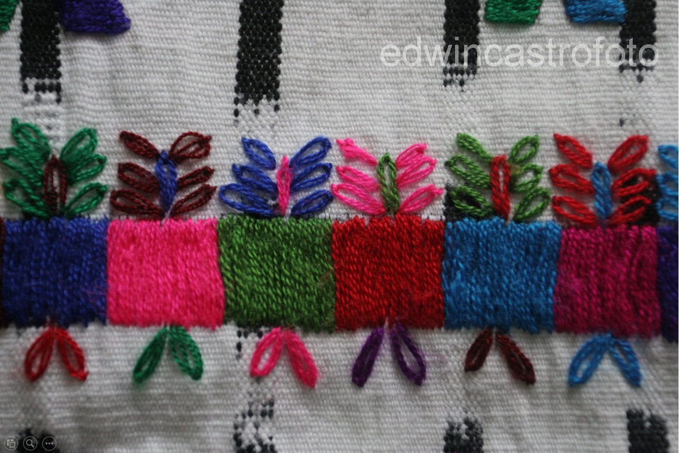 Legendario “N’skaw”: pantalón del varón tz’utuj’il de San Juan la Laguna