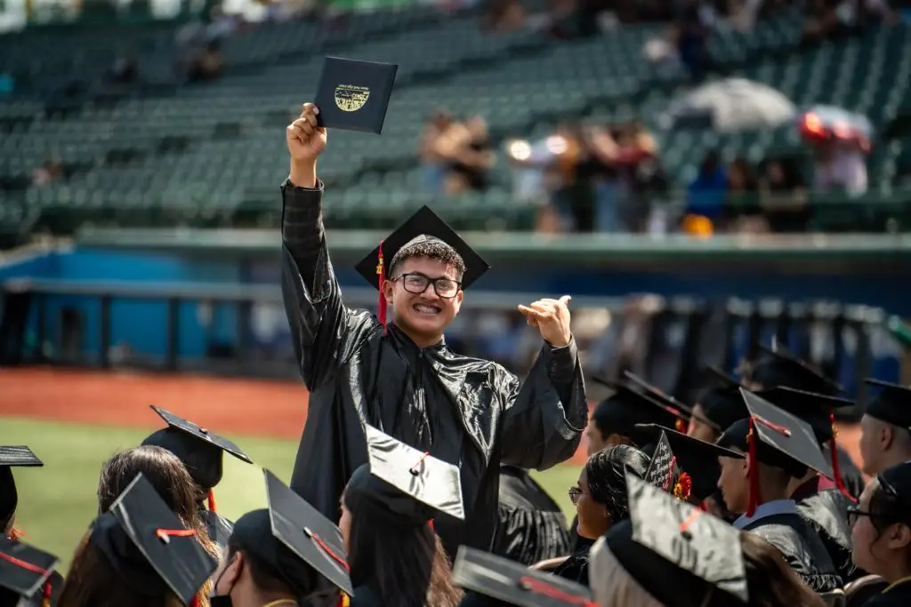 Graduación de Julio Cota, fotógrafo guatemalteco en Nueva York (3) – SoyMigrante.com REVISTA Graduación de Julio Cota, fotógrafo guatemalteco en Nueva York (3) – SoyMigrante.com REVISTA