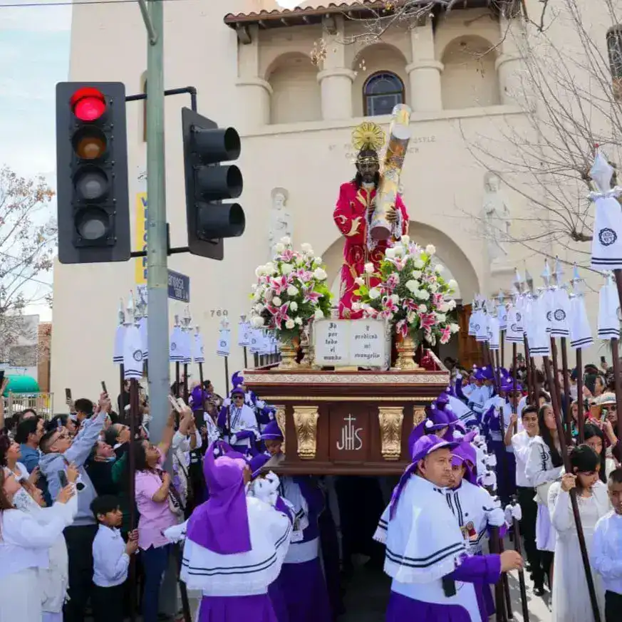 Camino de Semana Santa con procesión religiosa en México con pasos, pasos religiosos, devoción y tradición católica. – SoyMigrante.com REVISTA