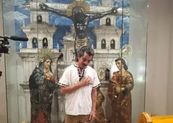 Artista migrante Raúl Monterroso  elabora piezas en homenaje a emblemas de Guatemala