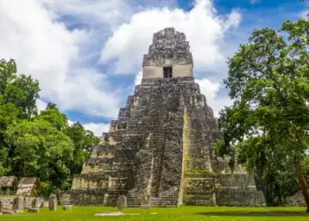 Tikal: 7 datos que ya sabías (o quizá no) sobre el Templo I o Gran Jaguar – SoyMigrante.com REVISTA Tikal: 7 datos que ya sabías (o quizá no) sobre el Templo I o Gran Jaguar – SoyMigrante.com REVISTA