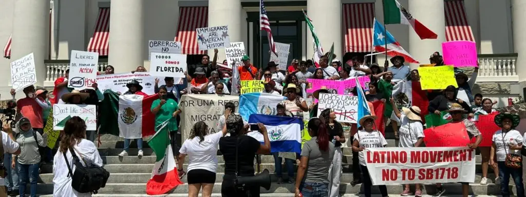 Migrantes de varias nacionalidades protestan contra la ley antimigrante y racista SB1718. – SoyMigrante.com REVISTA Migrantes de varias nacionalidades protestan contra la ley antimigrante y racista SB1718. – SoyMigrante.com REVISTA