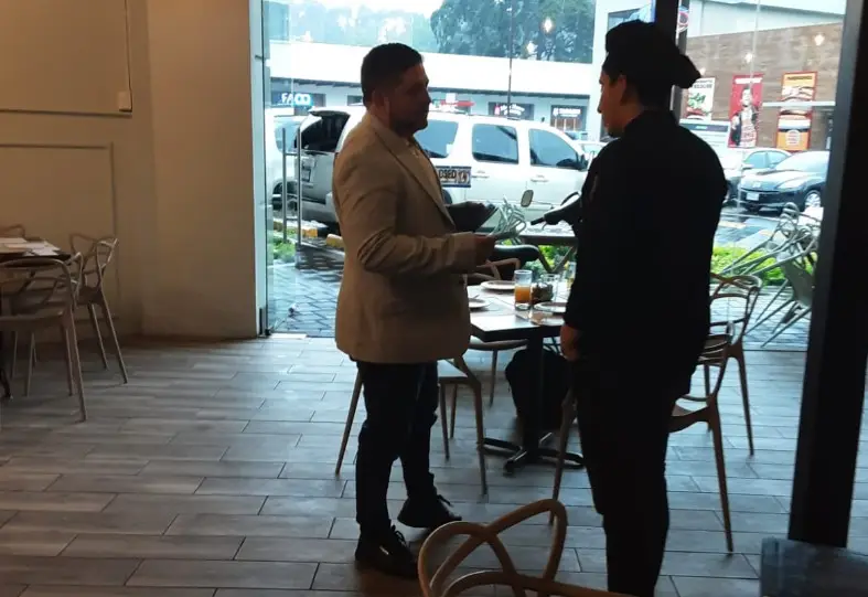 Ervin está comprometido con brindar un buen servicio y un sabor que invite a regresar. – SoyMigrante.com REVISTA Ervin está comprometido con brindar un buen servicio y un sabor que invite a regresar. – SoyMigrante.com REVISTA