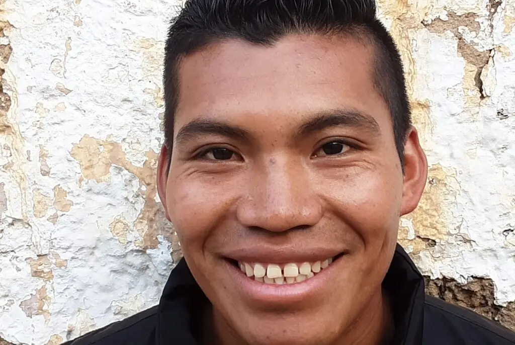 A lo largo de la travesía por México, Edgar escribió poemas que un día espera publicar en un libro. – SoyMigrante.com REVISTA A lo largo de la travesía por México, Edgar escribió poemas que un día espera publicar en un libro. – SoyMigrante.com REVISTA