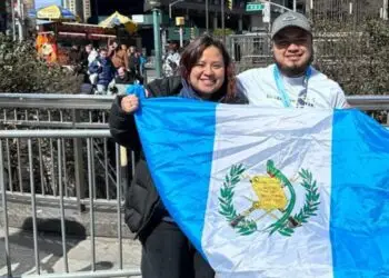 Juan e Iris Yojcom, esposos migrantes guatemaltecos en Nueva York.
