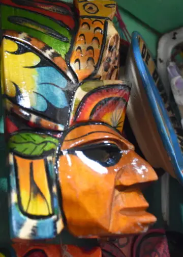 La madera tambien es intervenida por artesanos locales – SoyMigrante.com REVISTA – SoyMigrante.com REVISTA