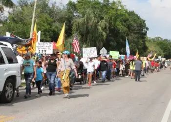 Unión de Trabajadores de Inmokalee, Florida, protesta contra la ley antimigrante SB1718. Guatemaltecos también participaron en esta marcha de 2023. – SoyMigrante.com REVISTA Unión de Trabajadores de Inmokalee, Florida, protesta contra la ley antimigrante SB1718. Guatemaltecos también participaron en esta marcha de 2023. – SoyMigrante.com REVISTA