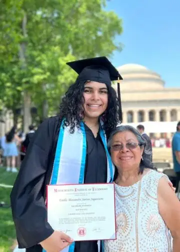 WhatsApp Image 2023-06-07 at 1.57.18 PM – SoyMigrante.com REVISTA Migrante cumple sueño de graduarse del Tecnológico de Massachussets (MIT) y va por nuevos objetivos