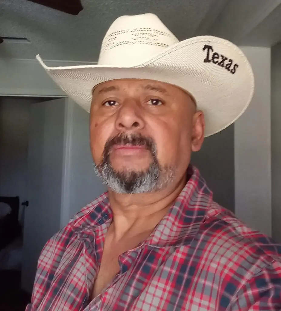 Migrante guatemalteco Adolfo Mejía se dedica a la construcción en Texas. – SoyMigrante.com REVISTA