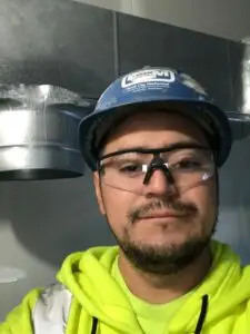 Walter Lopez, migrante guatemalteco radicado en Montana, instala aires acondicionados en varios Estados. – SoyMigrante.com REVISTA