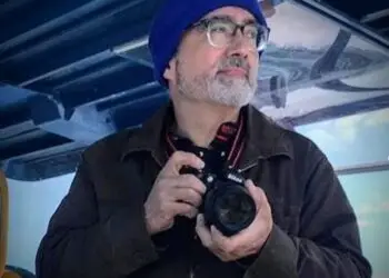 Antonio Löpez tenía una exitosa carrera como diseñador gráfico en Guatemala cuando decidió migrar a Canadá. Vendió todo lo que tenía. En 2009 por fin obtuvo el permiso legal. Al llegar a la aduana con mi familia me dí cuenta que toda mi vida iba en 8 maletas, cuenta.