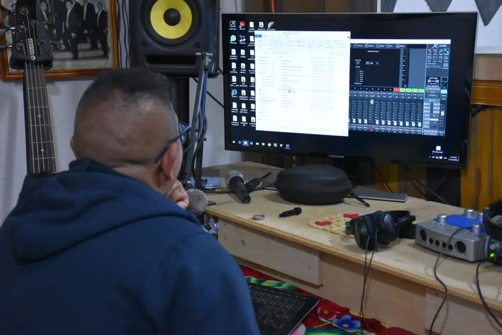 Edgar se autoformo en programas de edición en su estancia en Estados Unidos – SoyMigrante.com REVISTA Edgar se autoformo en programas de edición en su estancia en Estados Unidos – SoyMigrante.com REVISTA