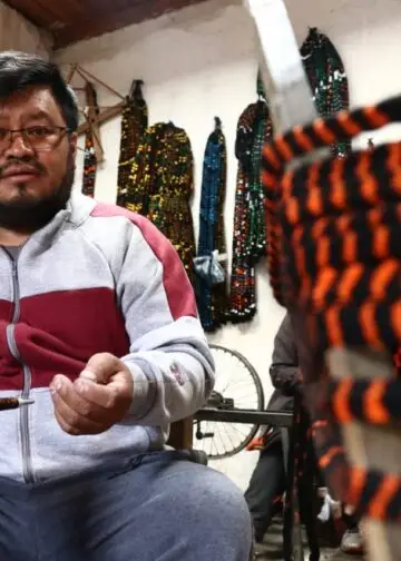 Rigoberto en su taller de textil – SoyMigrante.com REVISTA – SoyMigrante.com REVISTA
