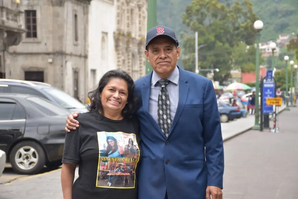 Formaron una familia integrada por Laura, Yonathan y Elizabeth, los esposos disfrutan cada vez que regresan a Guatemala, el calor de familiar y de las tradiciones – SoyMigrante.com REVISTA