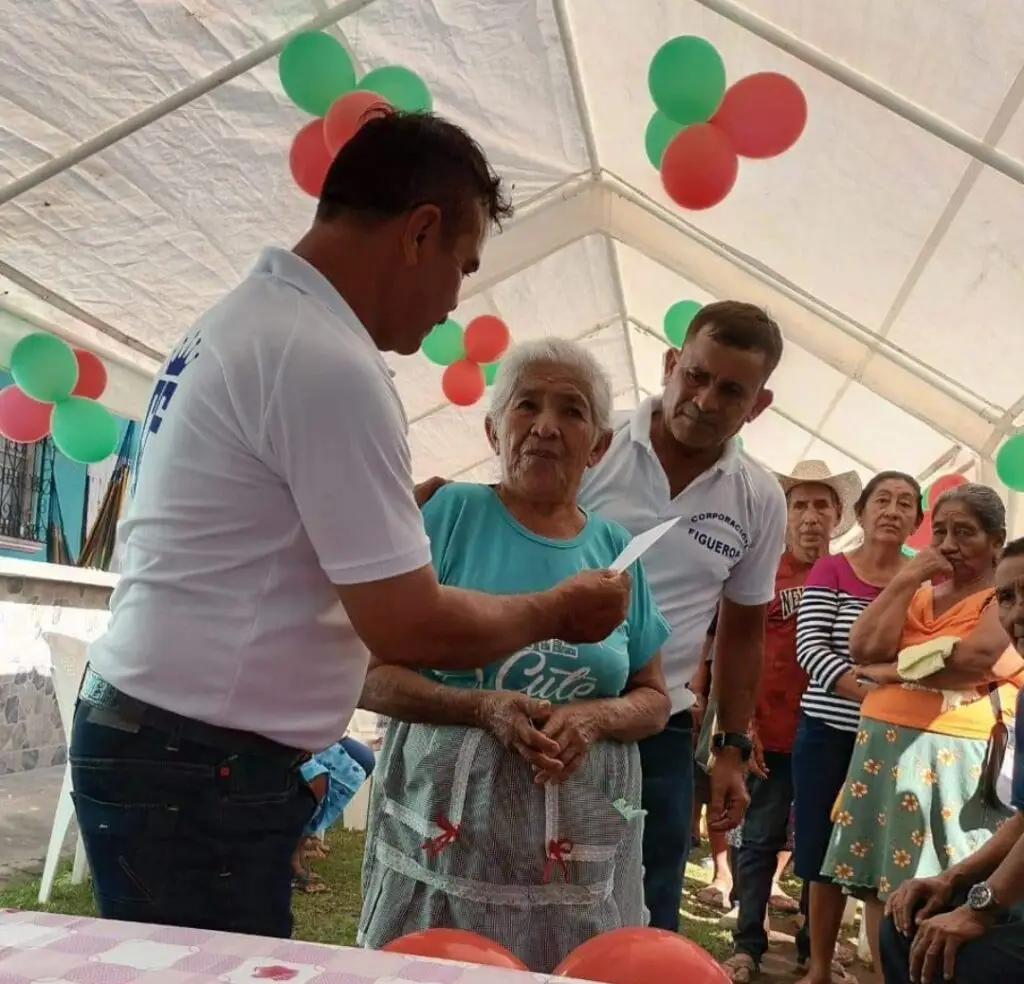 Se entregan incentivos económicos ante las diferentes necesidades que presentan los abuelos y abuelas – SoyMigrante.com REVISTA Se entregan incentivos económicos ante las diferentes necesidades que presentan los abuelos y abuelas – SoyMigrante.com REVISTA