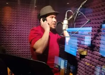 En el estudio de grabación, Cosperacha libera sus emociones y sentimientos; ha tenido oportunidad de recibir el apoyo de músicos y arreglistas para grabar sus temas.
