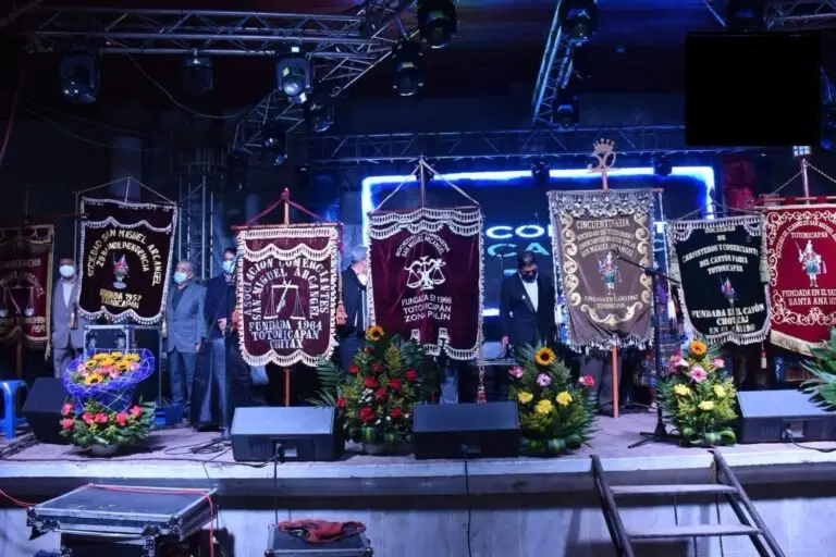 12 sociedades conforman la iglesia catolica de Totonicapan Guatemala se reunen para celebrar la feria patronal en Honor a San Miguel Arcángel cuentan con el apoyo de los migrantes