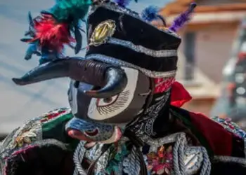La máscara del toro es una de las más simpáticas y emblemáticas de todo el mundo de las danzas tradicionales guatemaltecas. Fotografía archivo del Sistema de Información Cultural de Guatemala.