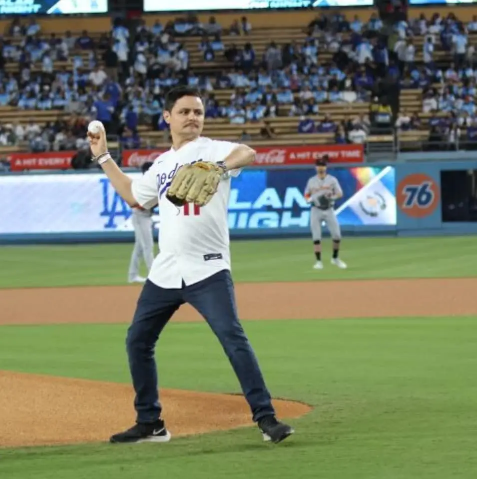 Arturo Castro durante el memorable lanzamiento en la Guatemala Heritage NIght de Los Dodgers de Los Angeles. – SoyMigrante.com REVISTA Arturo Castro durante el memorable lanzamiento en la Guatemala Heritage NIght de Los Dodgers de Los Angeles. – SoyMigrante.com REVISTA