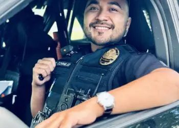 El sargento Carlos Cornejo tiene millones de seguidores a través de sus canales de Youtube, Facebook y Spotify,