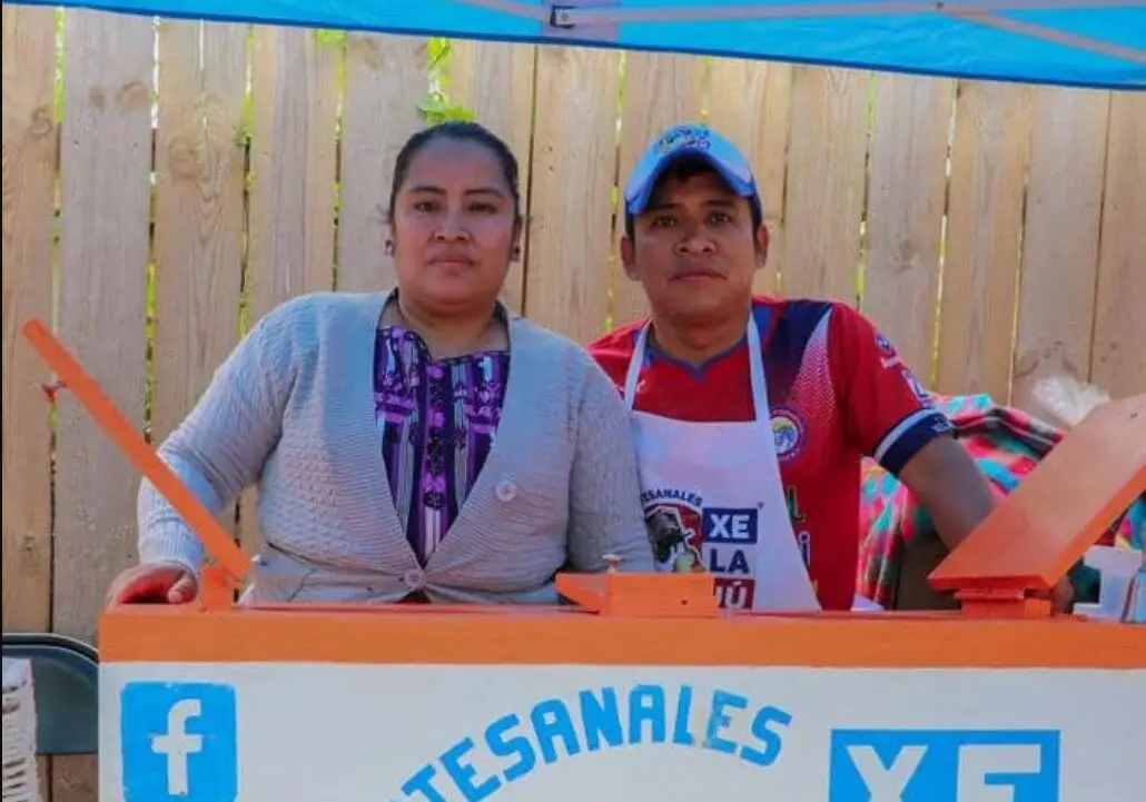 Helados migrantes Xelajú y sus fundadores los migrantes guatemaltecos Elías Rojas y Marleny Pérez. – SoyMigrante.com REVISTA Helados migrantes Xelajú y sus fundadores los migrantes guatemaltecos Elías Rojas y Marleny Pérez.