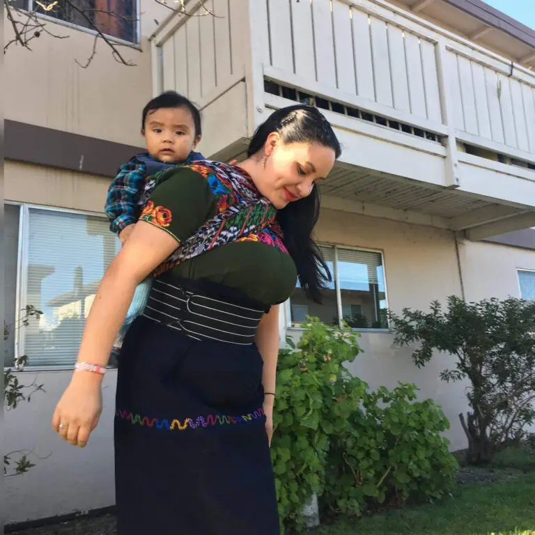 Maestra y emprendedora orgullosa de sus raices
