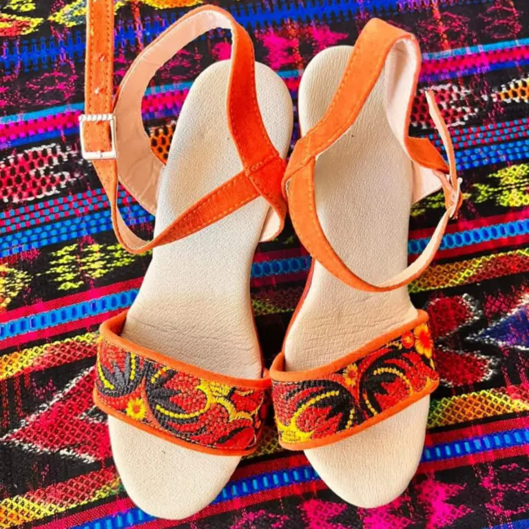 Sandalias típicas naranjas