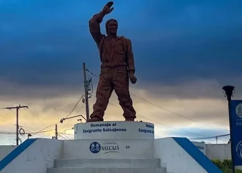 El monumento al Migrante explicado por su  autor, Eduardo Sac, a 13 años de su inauguración