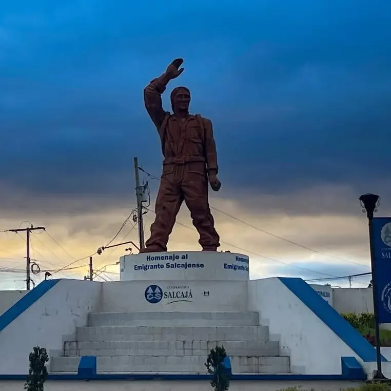 El monumento al Migrante explicado por su  autor, Eduardo Sac, a 13 años de su inauguración