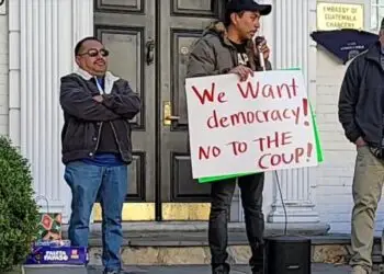 Migrantes guatemaltecos repudian intento de socavar democracia