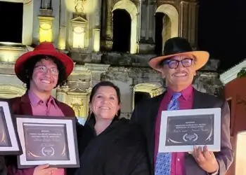 Con 2 premios se estrenó documental El Lustrador del migrante René Corado