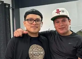 Hermanos migrantes de Olintepeque atienden su barbería en Hyattsville, Maryland