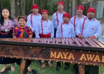 Familias migrantes integran una sola en Danza Awal
