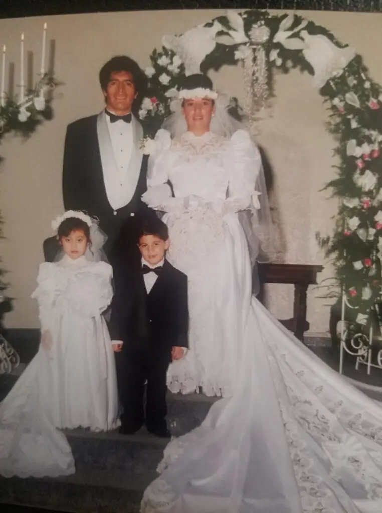 La boda de Jairo y Sara fue en 1993: la bendición de Dios para un amor que perdura, crece, se esfuerza y enfrenta cualquier adversidad con fe. En 2023 cumplieron 30 años de casados. – SoyMigrante.com REVISTA – SoyMigrante.com REVISTA