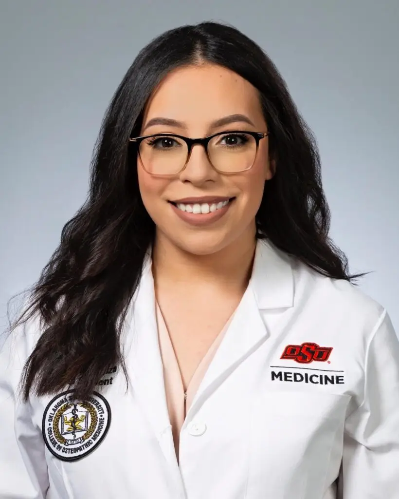 Limayre Gramajo está por graduarse de médica pero en cuanto se enteró de la campaña médica en Quetzaltenango hizo todo lo necesario para partcipar y servir. – SoyMigrante.com REVISTA – SoyMigrante.com REVISTA